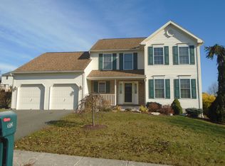 102 Kettle Ln, Douglassville, PA 19518