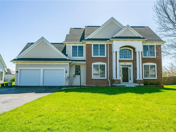 207 Barclay Square Dr, Rochester, NY 14618