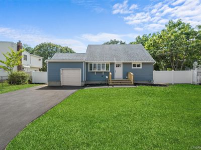 14 21st Avenue, Bay Shore, NY, 11706
