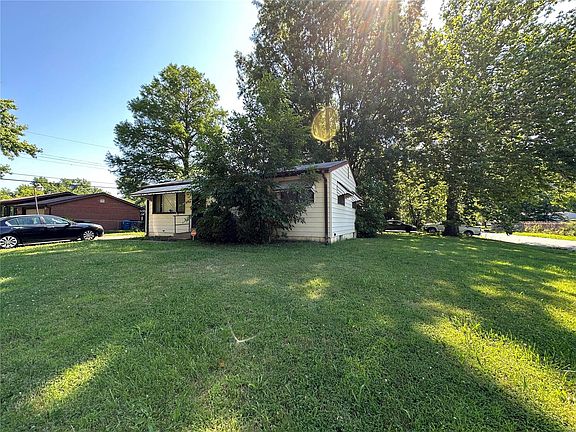 4th image of 11900 Raymond Ave