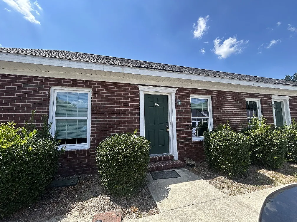 2 bed, 975 sqft, $1,000 — Photo 1