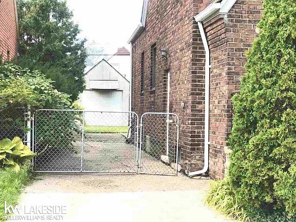 3rd image of 3027 Evaline St