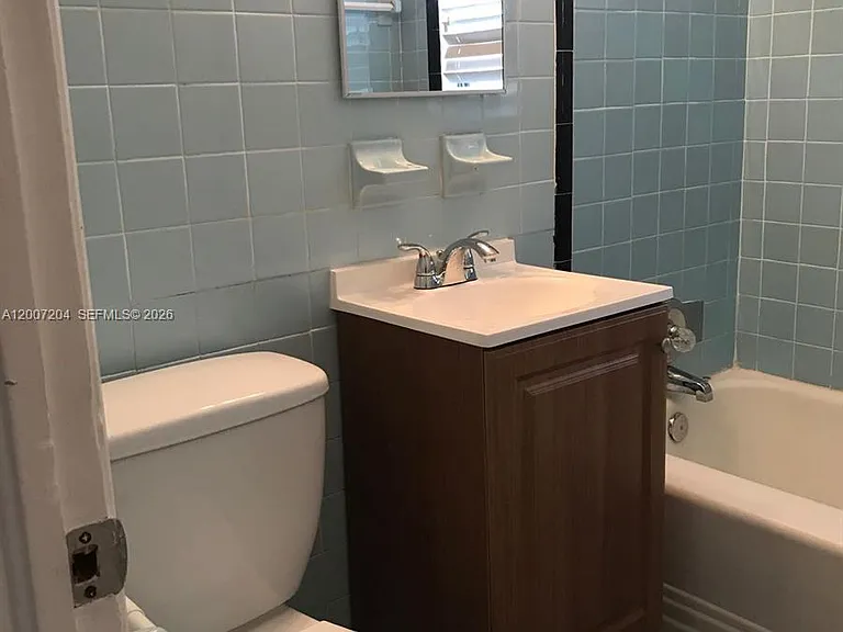 2483 SW 11th St #2483 — Photo 5