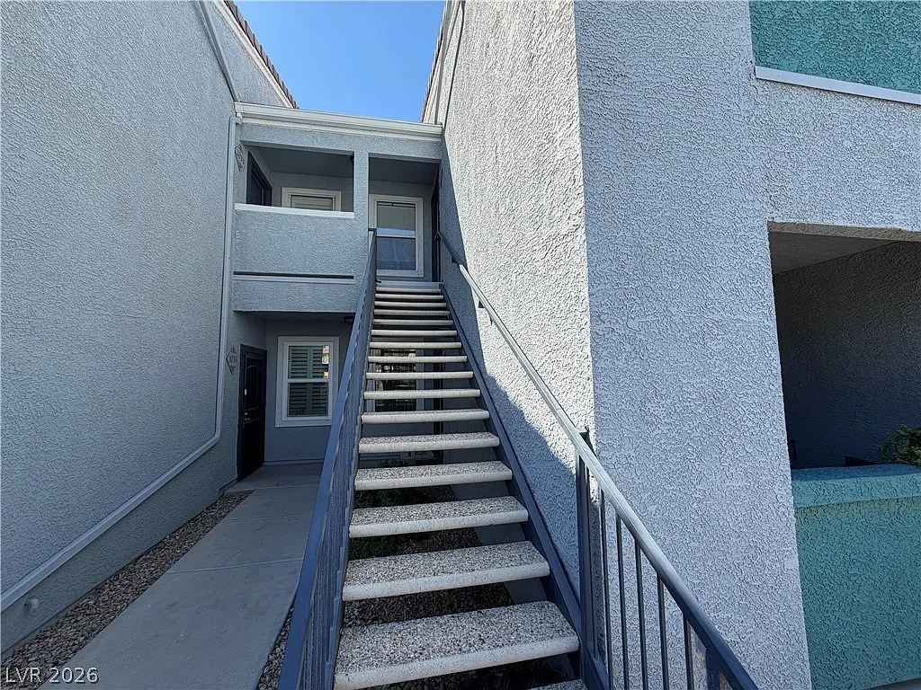 1 bed, 1.0 bath, 776 sqft, $1,000 — Photo 2
