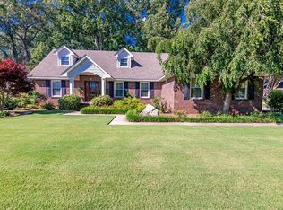 202 Brooke Dr, Muscle Shoals, AL 35661