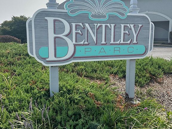 3rd image of 163 Bentley Parc #39