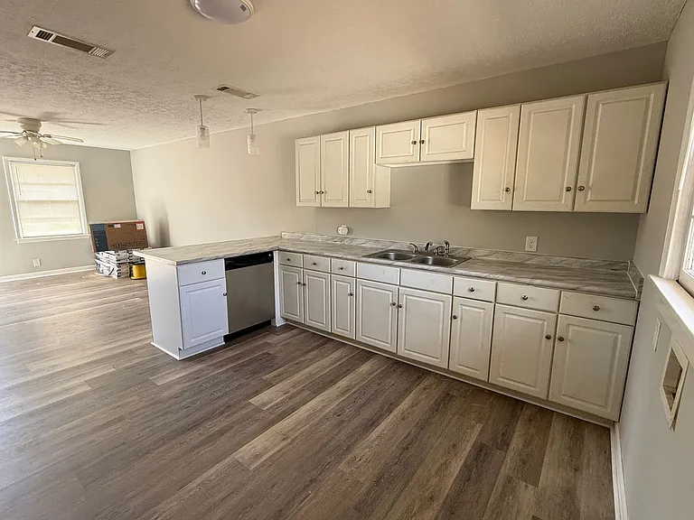 468 Taylor Street — Photo 4