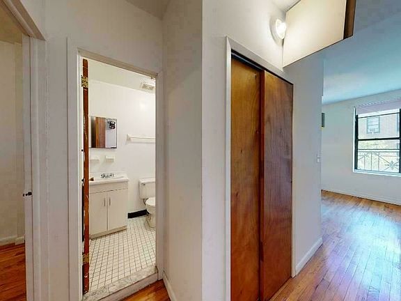 3rd image of 536 W 47th St APT 11