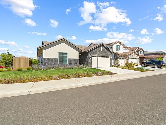 3rd image of 1620 Seneca Cir