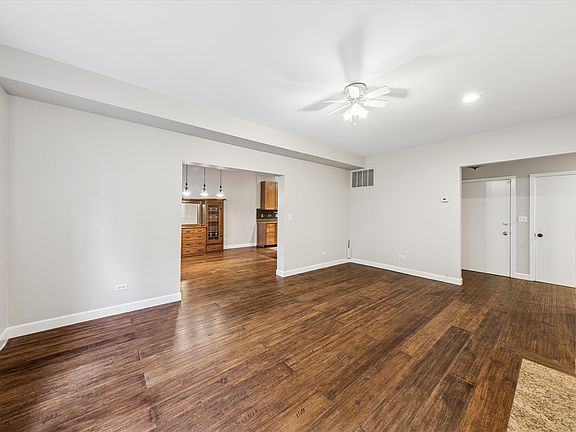 3rd image of 6829 N Lakewood Ave APT 1