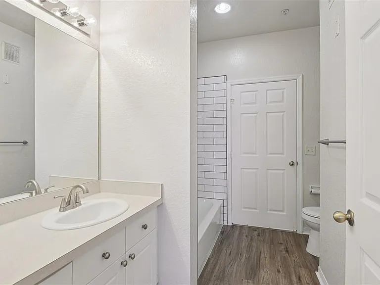 18001 Richmond Place Dr #1213 — Photo 17