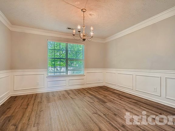 4th image of 552 Howell Dr