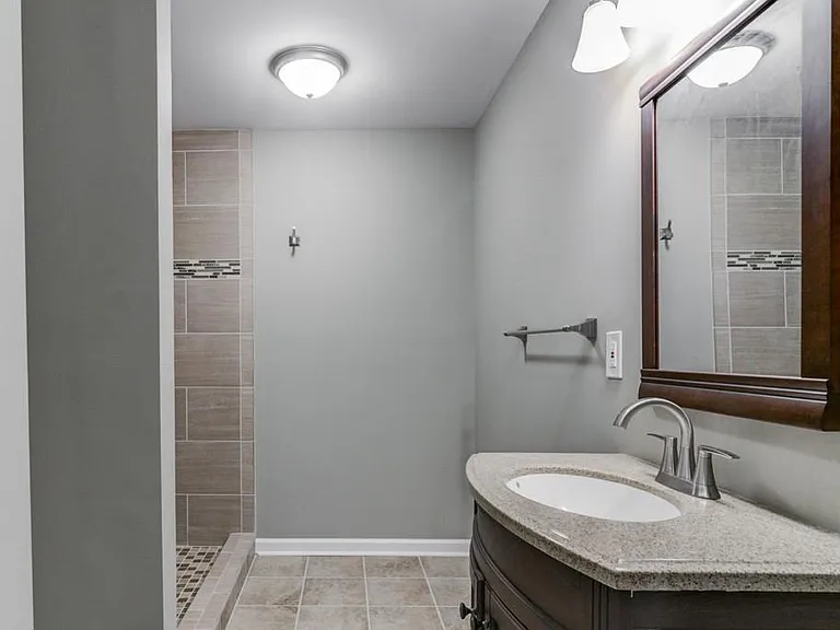 567 Ashburton Ave — Photo 12