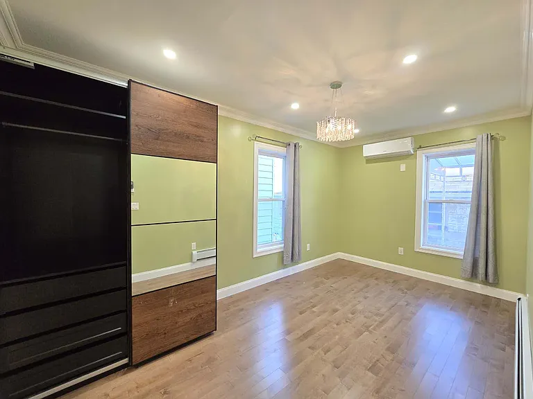 2154 E 23rd St #1 — Photo 22