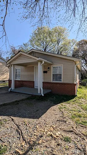 907 Bennett St Photo 1