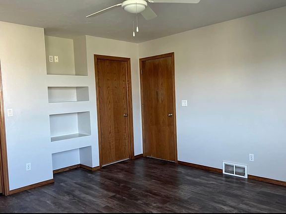 2nd image of 510 E Glenbrook Dr