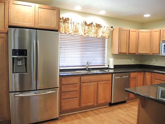 4th image of 2537 NE 57th Ct