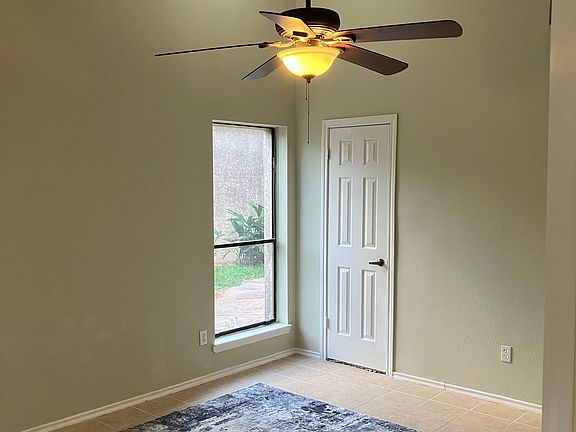 3rd image of 7415 Fountaincrest Dr