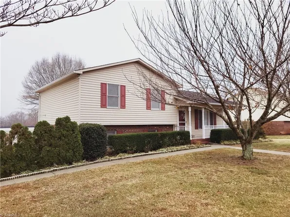 701 Ford Ct, Yadkinville, NC 27055