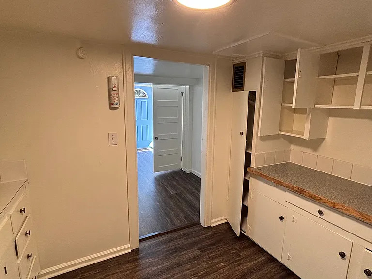 Olympia Court Apartments — Photo 26