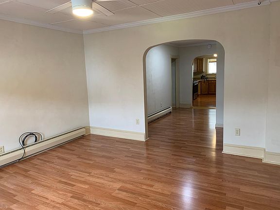 5th image of 619 Pear St