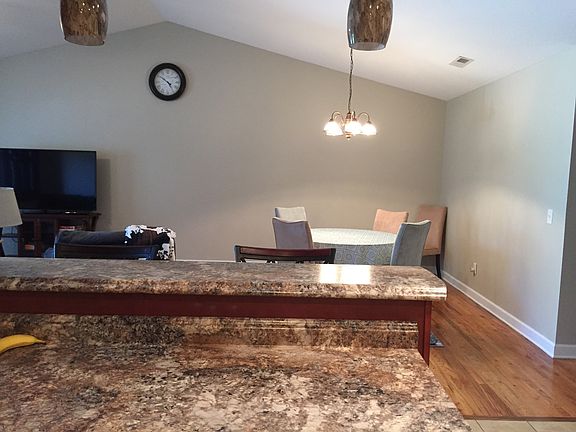4th image of 1702 Chelsa Dr NE
