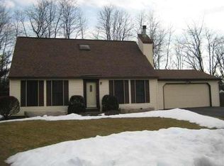 4 Lupine Cir, Albany, NY 12203