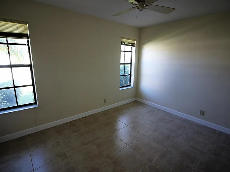 434 SW 15th Dr — Photo 17