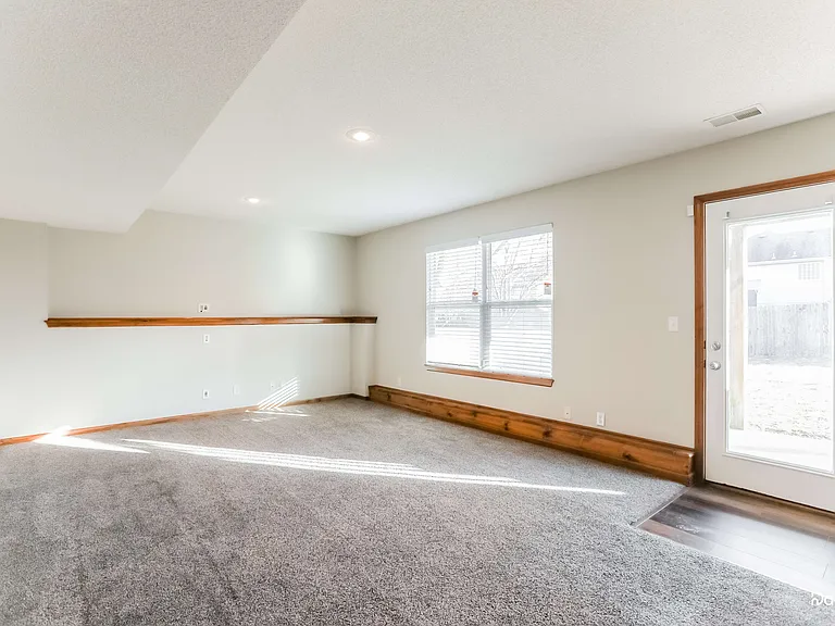 1013 Tudor Dr — Photo 13
