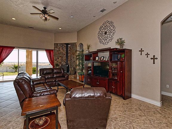5th image of 13274 Mustang Ave