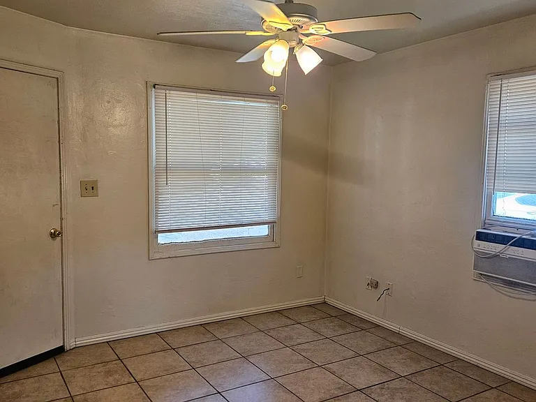 134-140 N Santa Ana Ave — Photo 2
