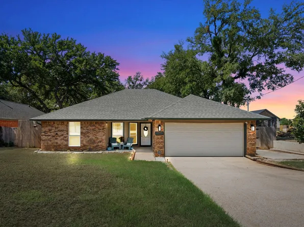 402 Oakwood Dr, Euless, TX 76040