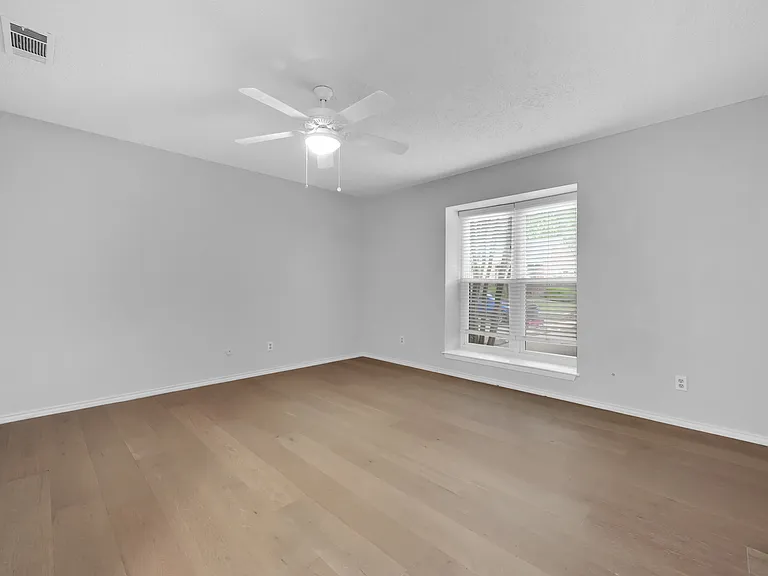 2111 E Belt Line Rd — Photo 13