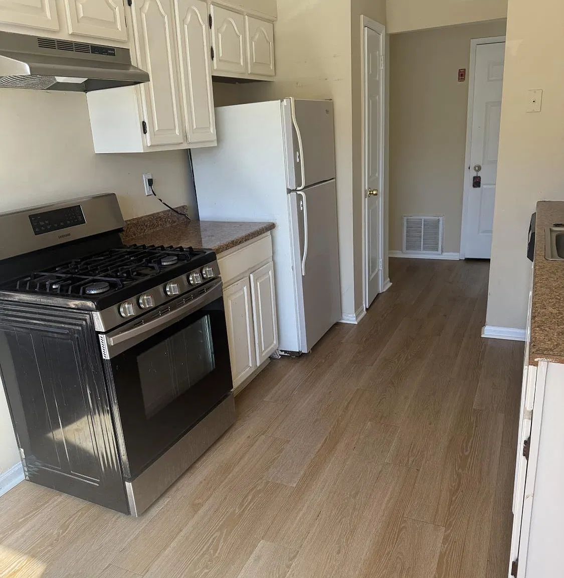 1 bed, 1.0 bath, $2,100 — Photo 3