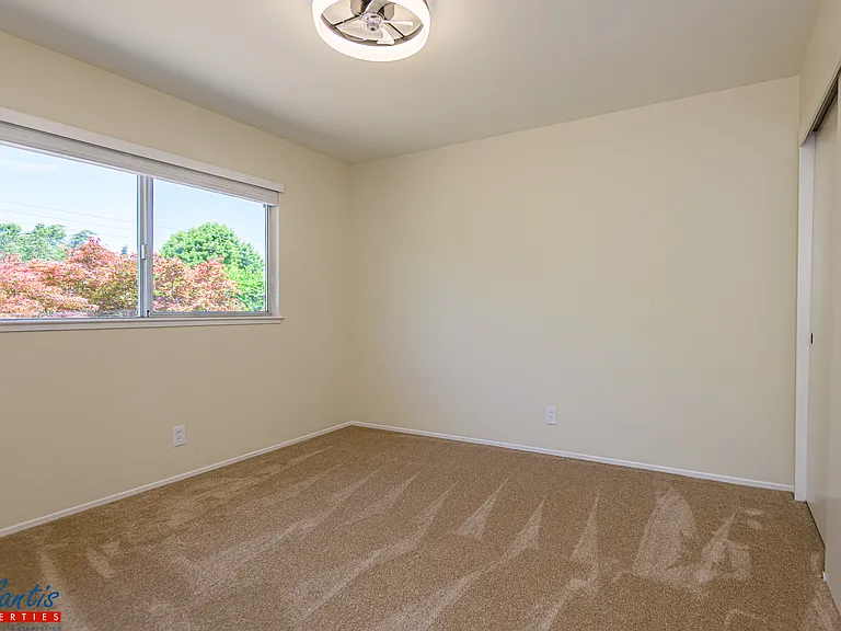 2566 Fairglen Dr — Photo 17