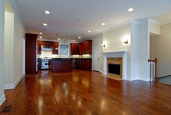 3rd image of 2501 N Sheffield Ave APT 1N