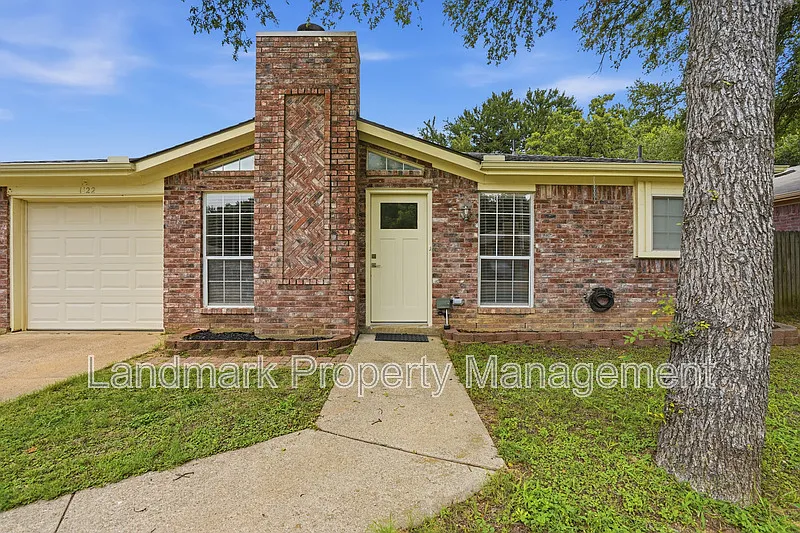 3 bed, 2.0 bath, 1060 sqft, $1,750 — Photo 1