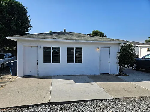 744 Park Pl Photo 1