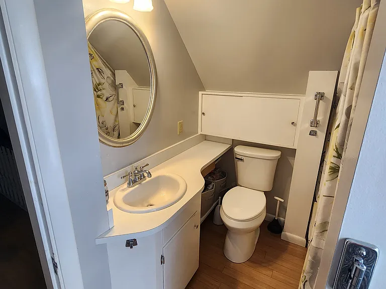 2nd floor bathroom