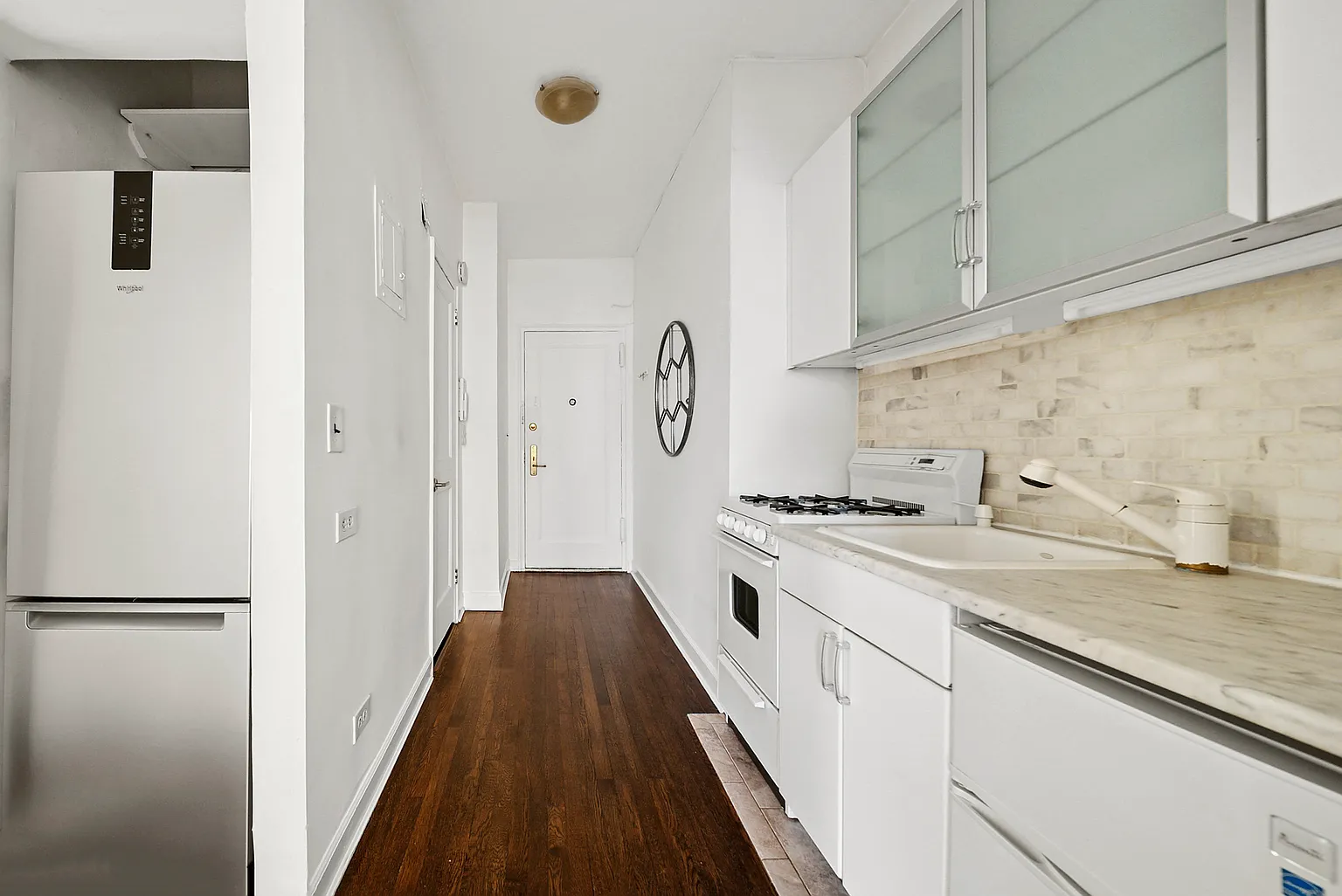 104 E 37th St APT 5B photo 1