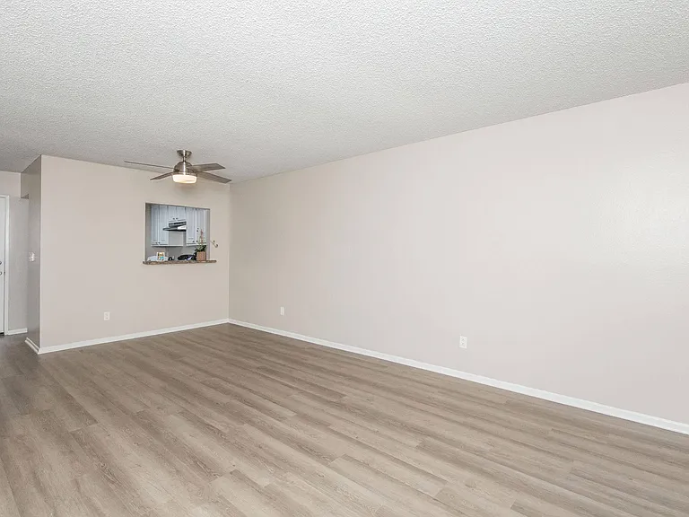 Oak Tree Court Apartment Homes — Photo 26