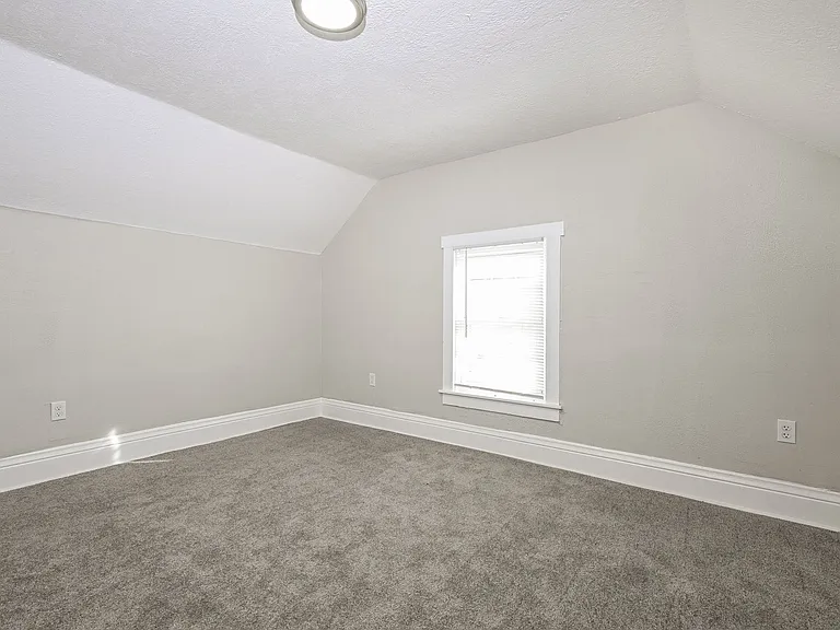 456907_024_bedroom_13347693.jpg