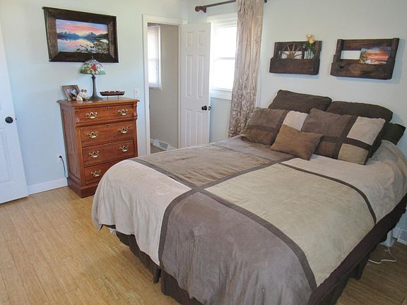 4th image of 205 Maywood St