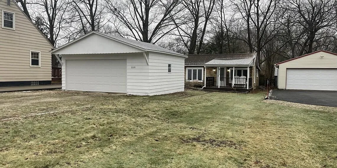2 bed, 924 sqft, $1,160 — Photo 1