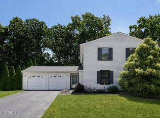 13 Pioneer Drive, Howell, NJ 07731
