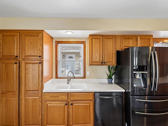 5th image of 312 N J St