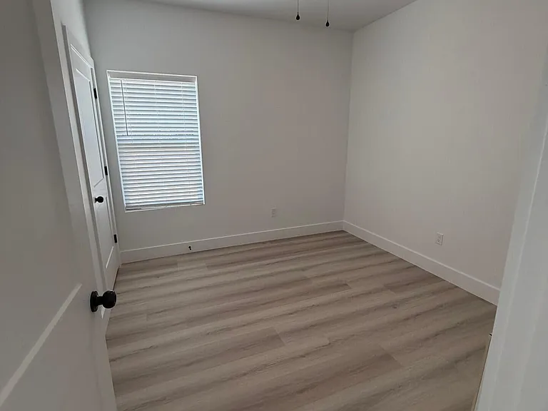 2512 N Bonita Ave — Photo 12