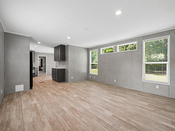 4th image of 380 Allyson Dr