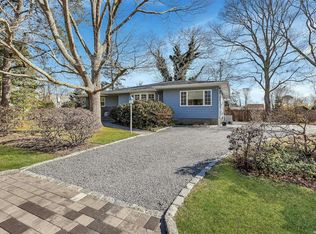 5 Florence Rd, Hampton Bays, NY 11946