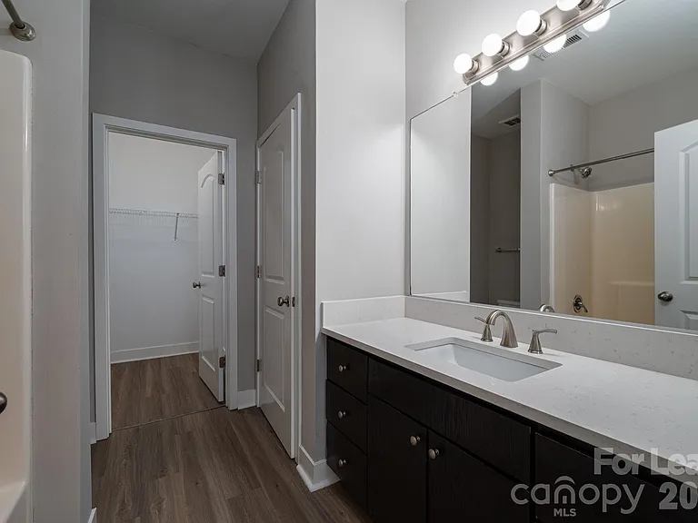 1012 Skyline View Way — Photo 3